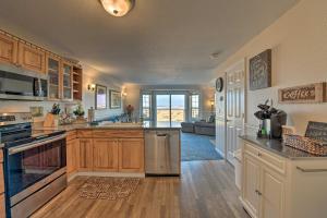 Eagles View Condo in Ocean Shores with 3 Balconies