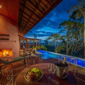 The swimming pool at or close to Quinta dos Pinhais Pouso e Charme