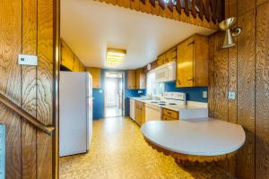 Fotografie z fotogalerie ubytování That '70s House v destinaci Rockaway Beach + 20 fotografií