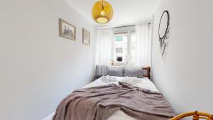 Ένα ή περισσότερα κρεβάτια σε δωμάτιο στο Apartament Kuźnicza