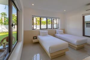 Giường trong phòng chung tại Bespoke Villa Hoian