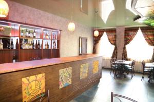 The lounge or bar area at Hotel Chalpan