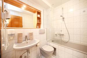 A bathroom at Hotel Magerl