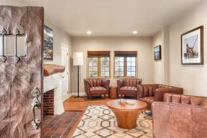 Гостиная зона в Zane Grey Pueblo Hotel
