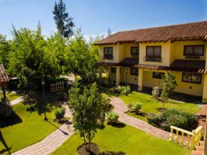 an aerial view of a house with a garden at Howard Johnson Hotel Rinconada de Los Andes in Los Andes