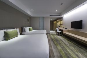 TV a/nebo společenská místnost v ubytování Golden Tulip FAB Hotel New Taipei