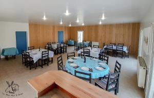 Restaurace v ubytování Le Mas des 3 Anes