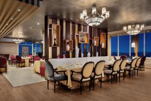Ramada by Wyndham Karachi Creek的休息区