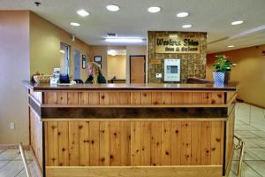 The lobby or reception area at Western Skies Inn & Suites