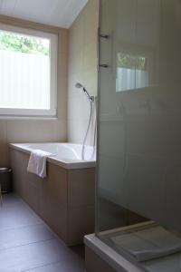
Ein Badezimmer in der Unterkunft Waldhotel am Nürburgring
