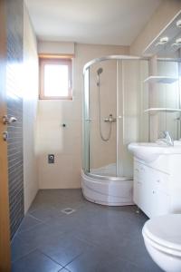 A bathroom at Villa Gloria