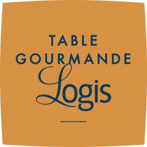 een bord met de woorden tafel gourmet josies bij Le Bouton d'Or in Lapoutroie