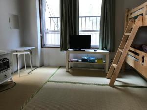 En TV eller et underholdningssystem på 山下ビル503