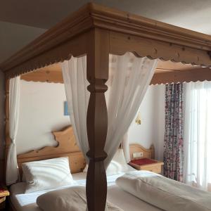 Postel nebo postele na pokoji v ubytování Landhaus Paradies Samnaun Spiss