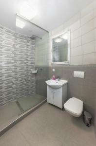 A bathroom at Corso Lux Apartman