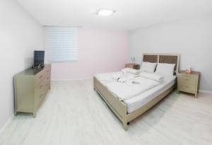 Posteľ alebo postele v izbe v ubytovaní Corso Lux Apartman