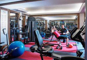 a group of people in a gym at Killarney Plaza Hotel & Spa in Killarney