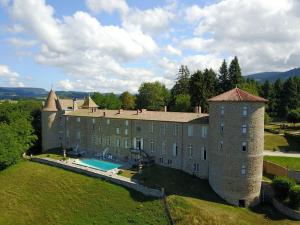 Kolam renang di atau dekat dengan Château De Vollore