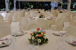 a wedding reception with white tables and white chairs at Villa Pambuffetti in Montefalco +74 photos