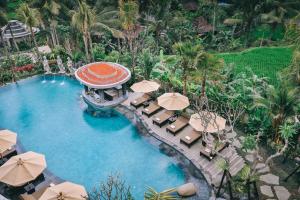 Bazén v ubytování Kuwarasan A Pramana Experience nebo v jeho okolí
