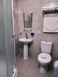 Kylpyhuone majoituspaikassa Yeni Bademli Konuk Evi