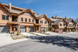 Gallery image of Woodwinds 22 in Mammoth Lakes