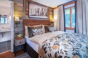 Postel nebo postele na pokoji v ubytování Eiger Mürren Swiss Quality Hotel