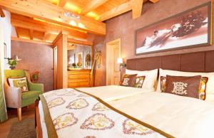 Postel nebo postele na pokoji v ubytování Eiger Mürren Swiss Quality Hotel