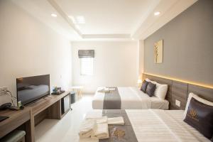 TV a/nebo společenská místnost v ubytování Hera Hotel Airport