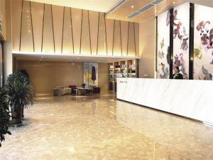 Lobby o reception area sa Lavande Hotel Turpan Grand Cross