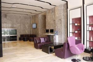 a lobby with purple chairs and a table at Lavande Hotel Longnan Changjiang River Avenue in Longnan