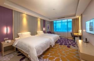 Postel nebo postele na pokoji v ubytování Lavande Hotel Qingyuan Light Rail Station Qingyuan Avenue