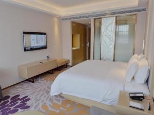 صورة لـ Lavande Hotel Xingyi Jushan Avenue في Xiawutun