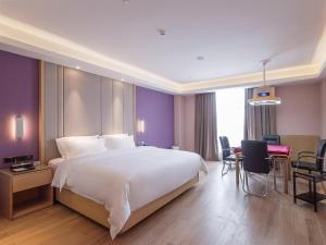 מיטה או מיטות בחדר ב-Lavande Hotel Dongguan Liaobu Center