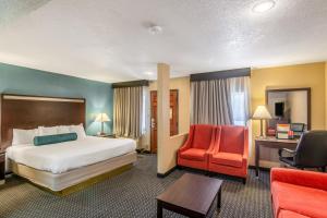 Postel nebo postele na pokoji v ubytování Glenridge Inn Glendale - Pasadena