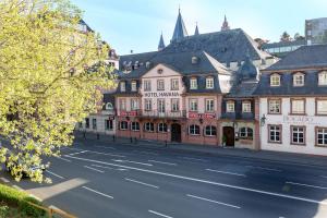 an empty street in a town with buildings at Hotel Havana in Mainz
