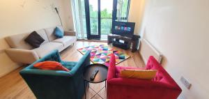 Sterling Modern Apartment, Greenhithe with Netflix & Amazon Music