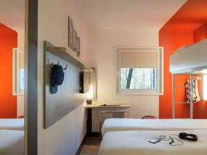Ένα ή περισσότερα κρεβάτια σε δωμάτιο στο ibis budget Amsterdam Airport