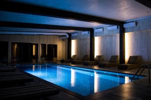 Bazén v ubytování Hotel Ub Business & Wellness nebo v jeho okolí