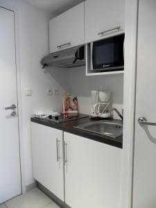 Kuchyň nebo kuchyňský kout v ubytování Residence Services Calypso Calanques Plage