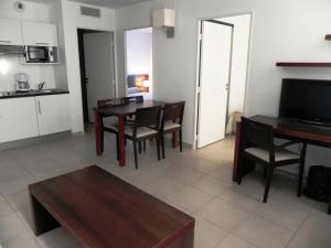 Kuchyň nebo kuchyňský kout v ubytování Residence Services Calypso Calanques Plage