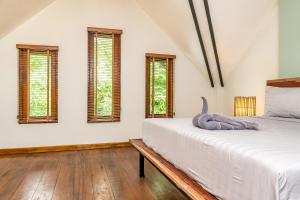 Rúm í herbergi á Coco Lilly Villas