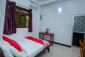 Postel nebo postele na pokoji v ubytování Kandyan Nethu Stay