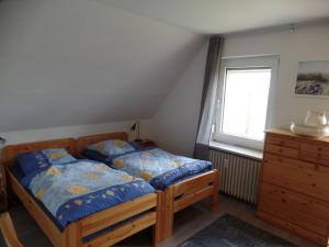 Postel nebo postele na pokoji v ubytování Fewo Wulkje Emden