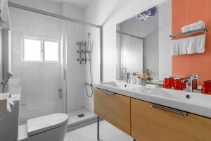 Koupelna v ubytování Art Station x Residence + 45 fotografií