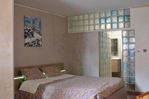 Postel nebo postele na pokoji v ubytování Les jardins d'armance