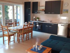 a kitchen and living room with a table and chairs at Ferienhaus Bad Hundertpfund Typ C in Grossbreitenbach