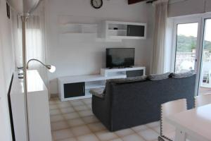 TV a/nebo společenská místnost v ubytování Brisa, apartamento de tres habitaciones B