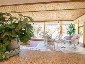 Posezení v ubytování 4 person holiday home in Hals-By Traum