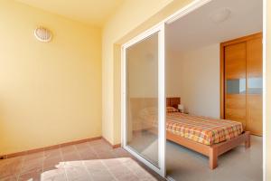 Postel nebo postele na pokoji v ubytování Flatguest Costa Calma + Beach + 2Bdr + Pool